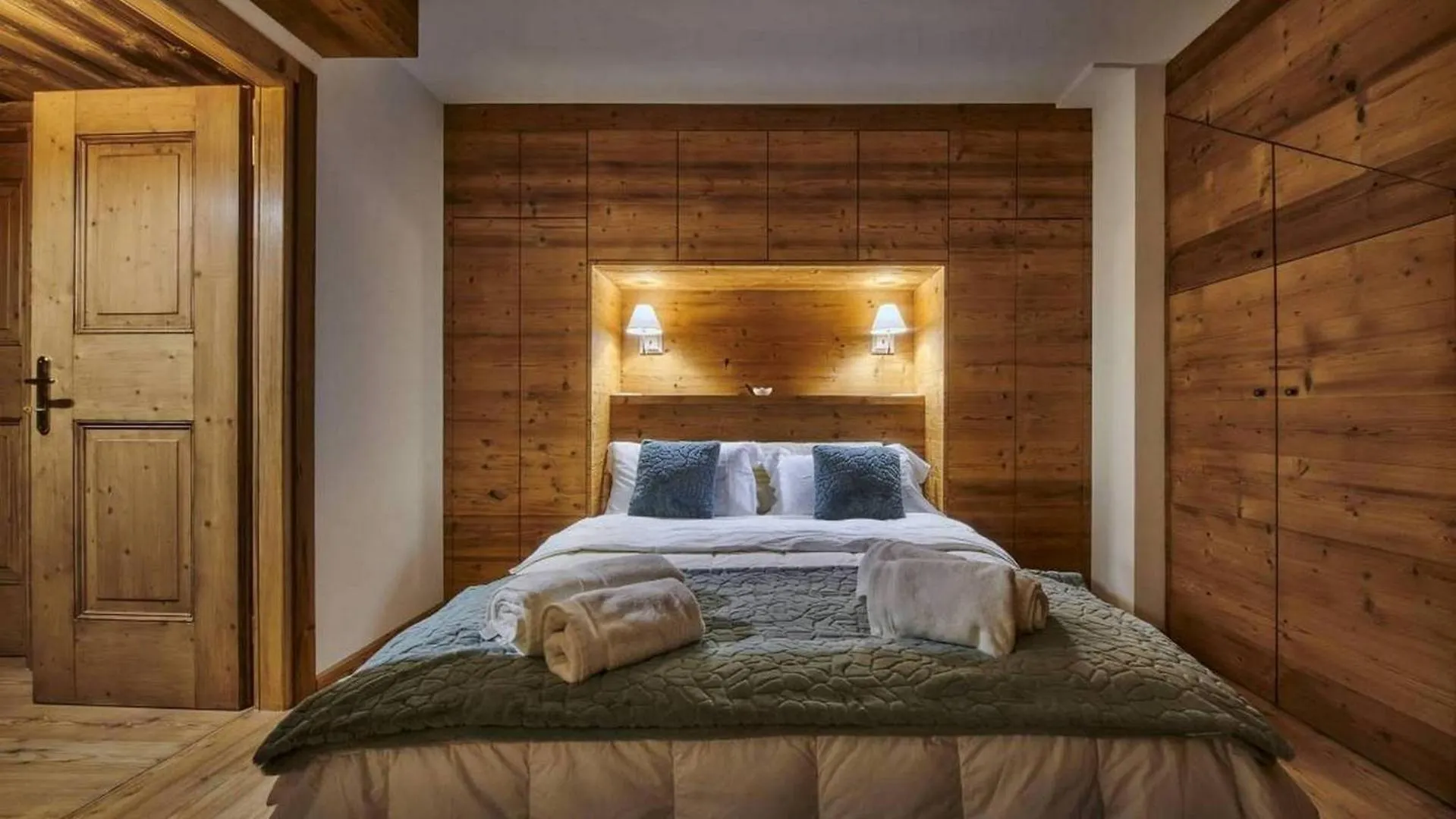 3Br Lovely Apartment In Cortina D'Ampezzo - What'App - 0039-344-544-4174 - For Reservations!