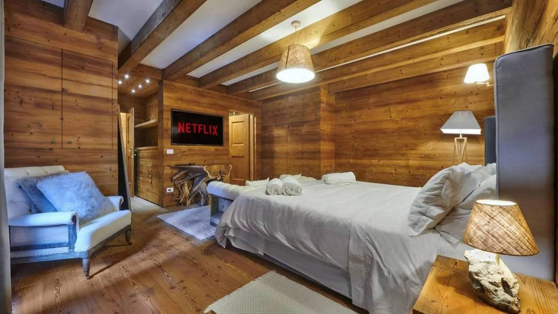 3Br Lovely Apartment In Cortina D'Ampezzo - What'App - 0039-344-544-4174 - For Reservations!